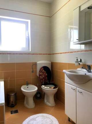 Гостевой дом Apartaments KRAJA Улцинь Трехместный номер с балконом-4